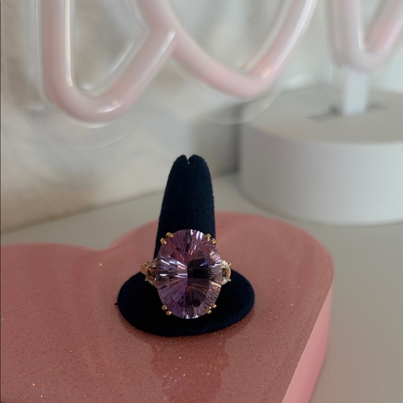 Jewelry - Elegant Purple Gemstone Ring